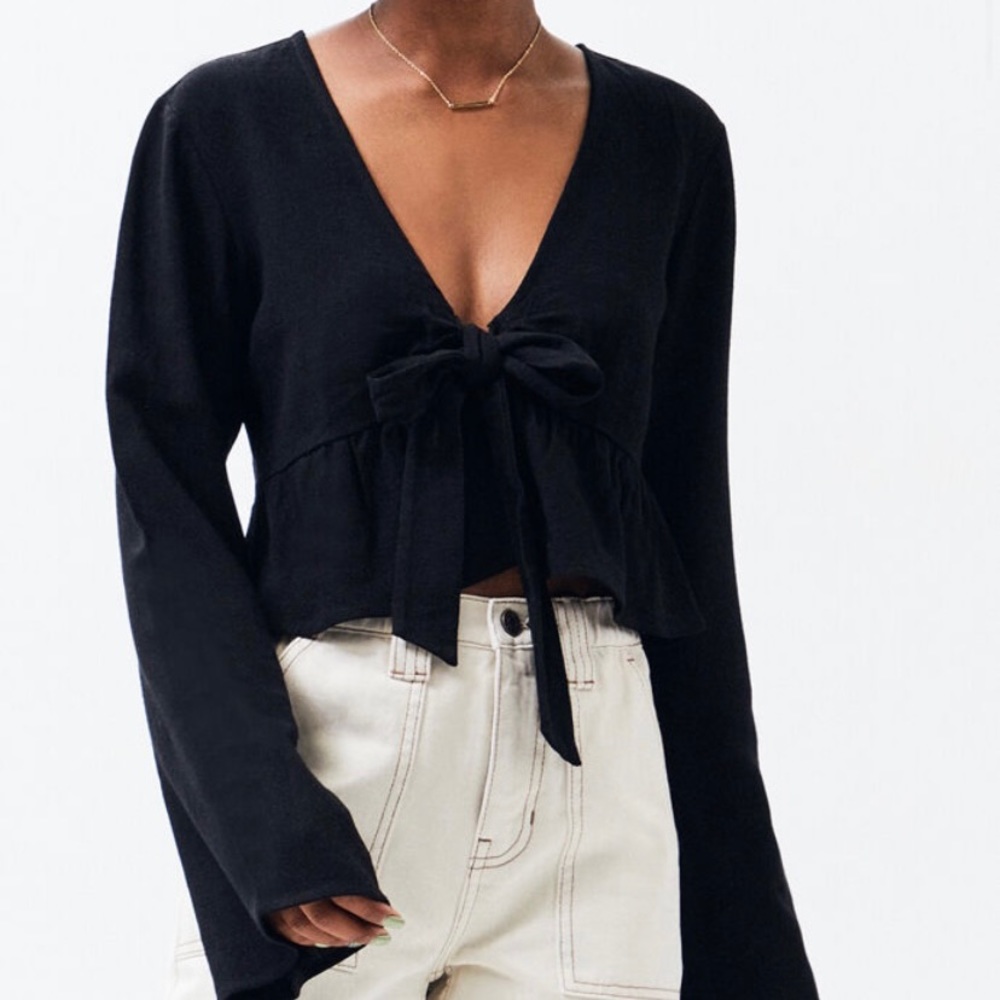 Kendall & Kylie Long Sleeve Linen Tie Front Top